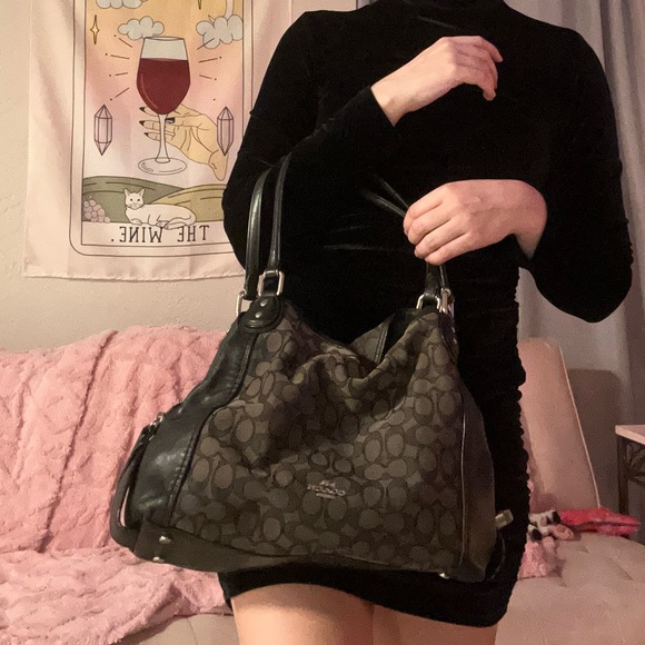 Coach Black Signature Canvas Shoulder Bag - Picture 2 of 6